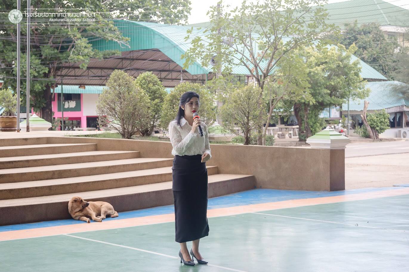 คุณครูพัชนก พรมพิมพ์ กล่าว อำลา และ นั่งสมาธิยามเช้า