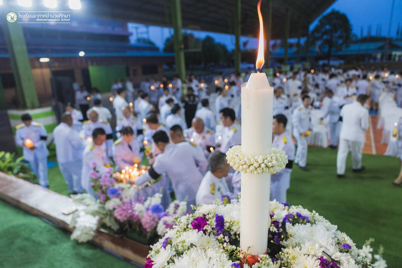 พิธีถวายเครื่องราชสักการะและวางพานพุ่มและพิธีจุดเทียนถวายพระพรชัยมงคล